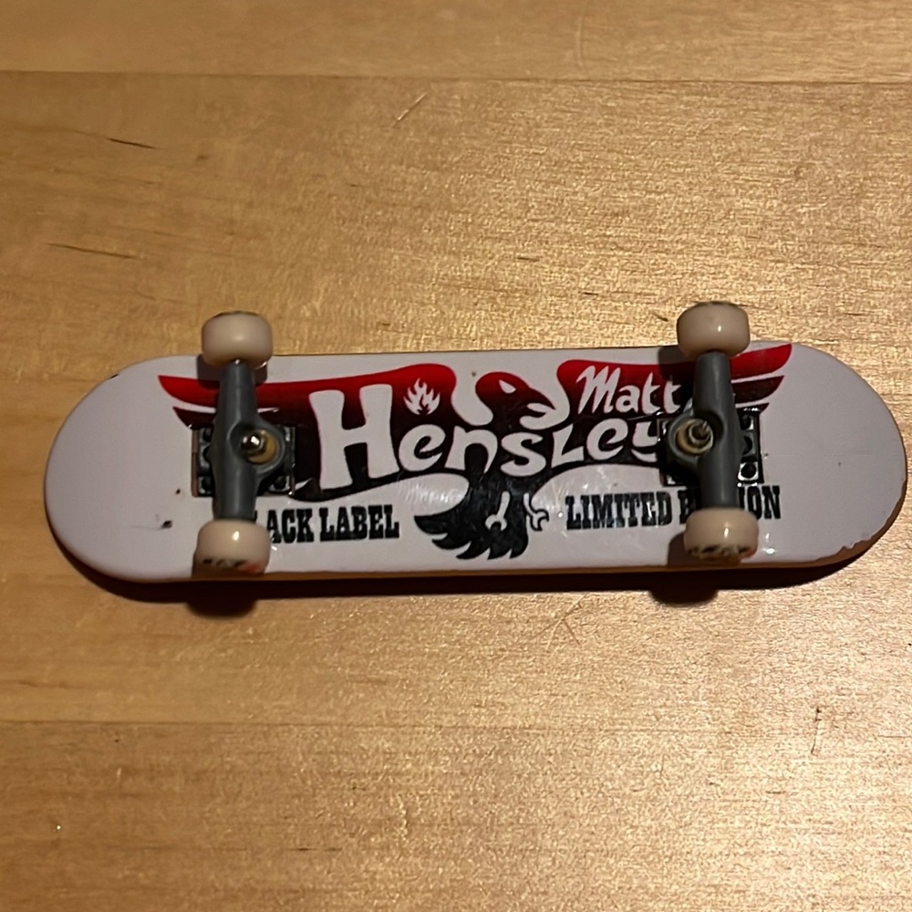 Matt Hensley Black Label Tech Deck Fingerboard Finger Board Skate Skateboard